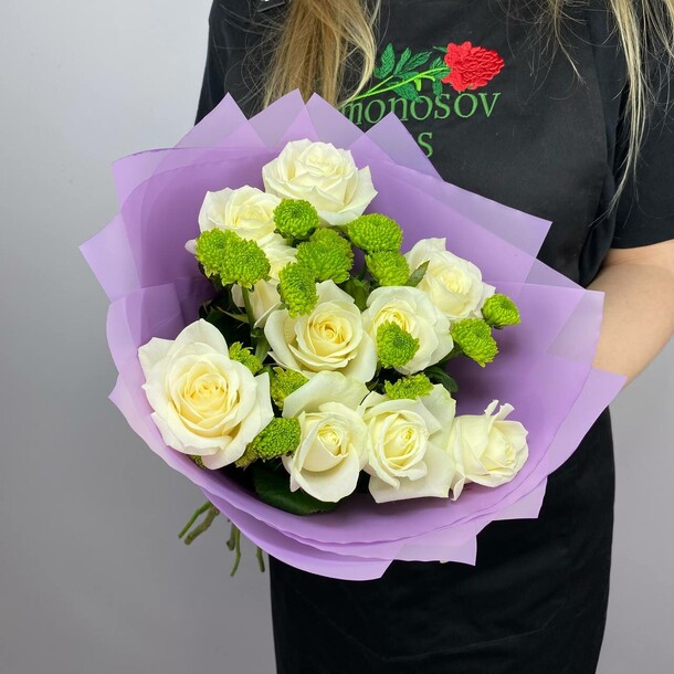 Букет из белых роз и хризантем за 4200₽ с доставкой в Москве от Lomonosov Flowers на Flawery