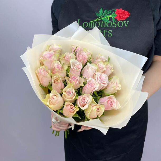 Букет из 25 роз кения за 4800₽ с доставкой в Москве от Lomonosov Flowers на Flawery
