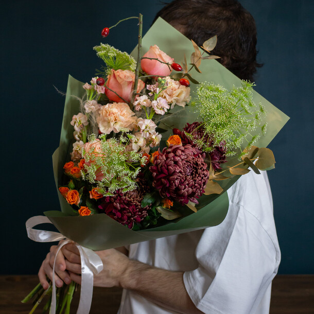 Букет цветов Пламя листопада за 8690₽ с доставкой в Москве от Mango la fiori на Flawery