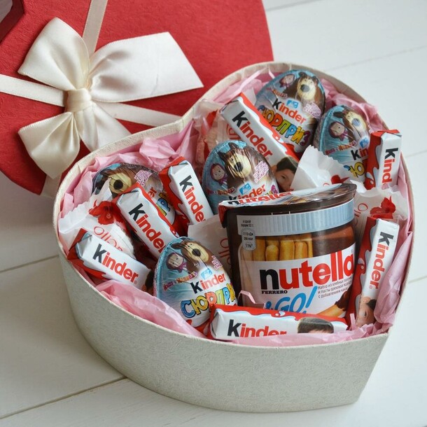 Kinder box: коробка сердце с киндер сюрпризами нутеллой и сладостями | 14 февраля | 8 марта | день рождения за 8490₽ с доставкой в Москве от Не придумывай! на Flawery