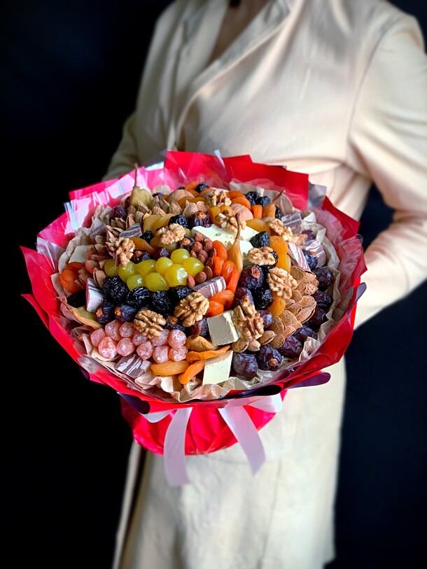 Букет из орехов и сухофруктов за 6500₽ с доставкой в Москве от BuketFood на Flawery