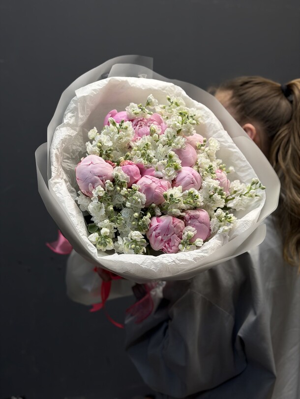 Букет цветов Пионы сара бернард за 15400₽ с доставкой в Москве от ANADIA FLOWERS на Flawery