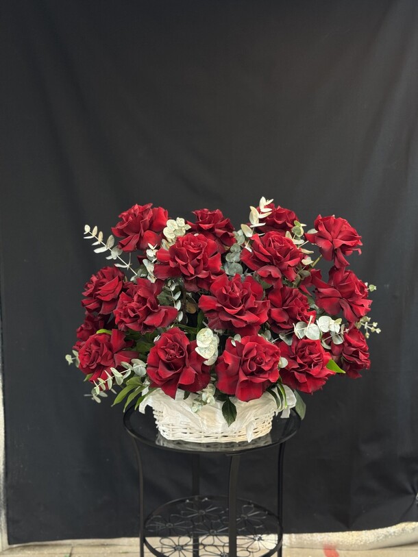 Букет цветов Композиция с французскими розами🌹 за 15000₽ с доставкой в Москве от ANADIA FLOWERS на Flawery