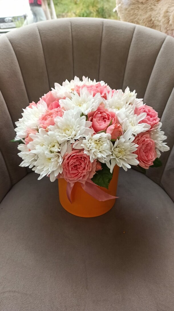 Букет цветов Коробка с цветами за 1901₽ с доставкой в Москве от Diana Flowers на Flawery