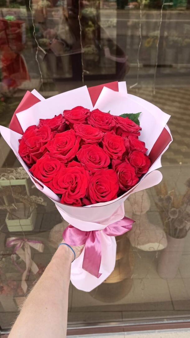 Букет из красных роз за 2585₽ с доставкой в Минеральных Водах от Diana Flowers на Flawery
