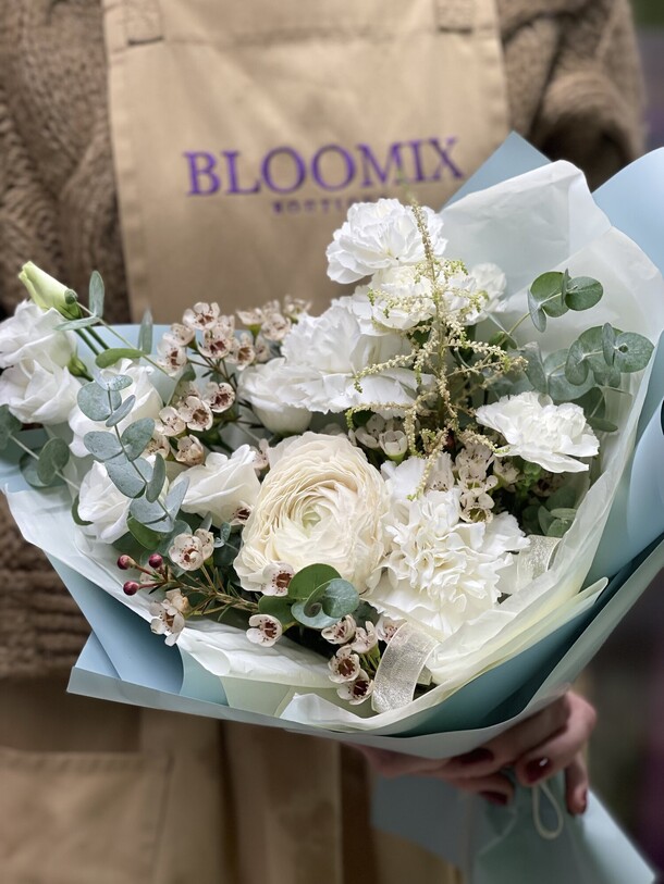 Букет цветов Лазурь за 4560₽ с доставкой в Москве от Bloomix на Flawery