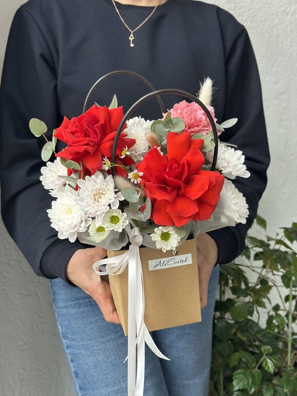 Букет цветов «алое сердце❤️» за 3990₽ с доставкой в Москве от Alacvetok на Flawery