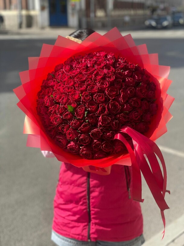 Букет из 101 красной розы за 12590₽ с доставкой в Москве от Это цветы? на Flawery