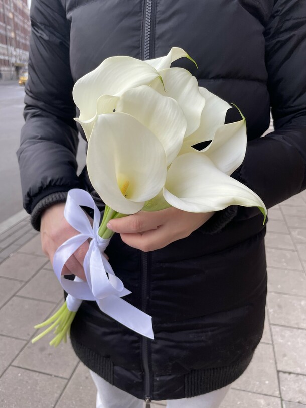 Букет каллы белые, артикул F1207538 - 5750 рублей, доставка по городу. Flawery - доставка цветов