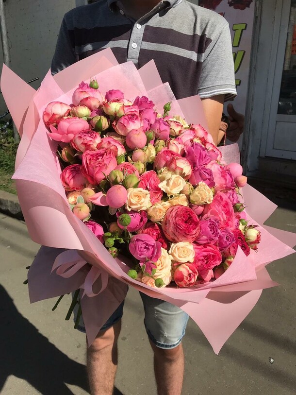Букет из кустовых роз перфекто за 41436₽ с доставкой в Москве от Flawerri на Flawery