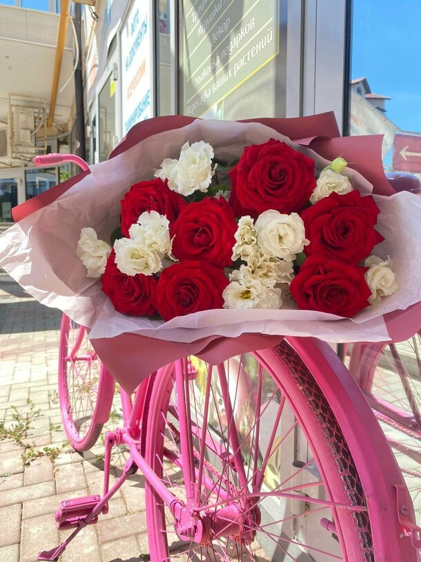 Букет инь янь ☯️, артикул F1308579 - 6500 рублей, доставка по городу. Flawery - доставка цветов