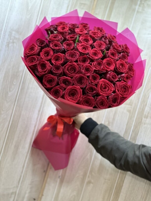 Букет из 51 красных роз за 10349₽ с доставкой в Москве от Цветочник на Flawery