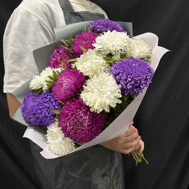 Букет астры кустовые за 2500₽ с доставкой в Москве от Boutique de fleurs на Flawery