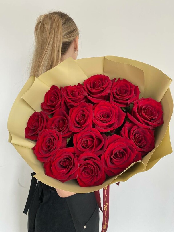 Букет из красных роз за 6290₽ с доставкой в Москве от Твои цветы на Flawery