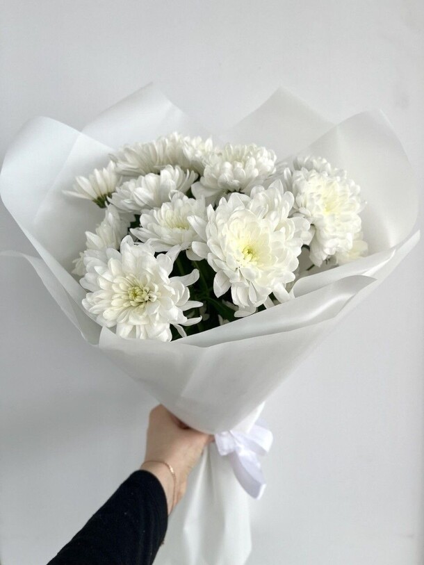 Букет из хризантем за 3500₽ с доставкой в Москве от Beauty Flowers на Flawery