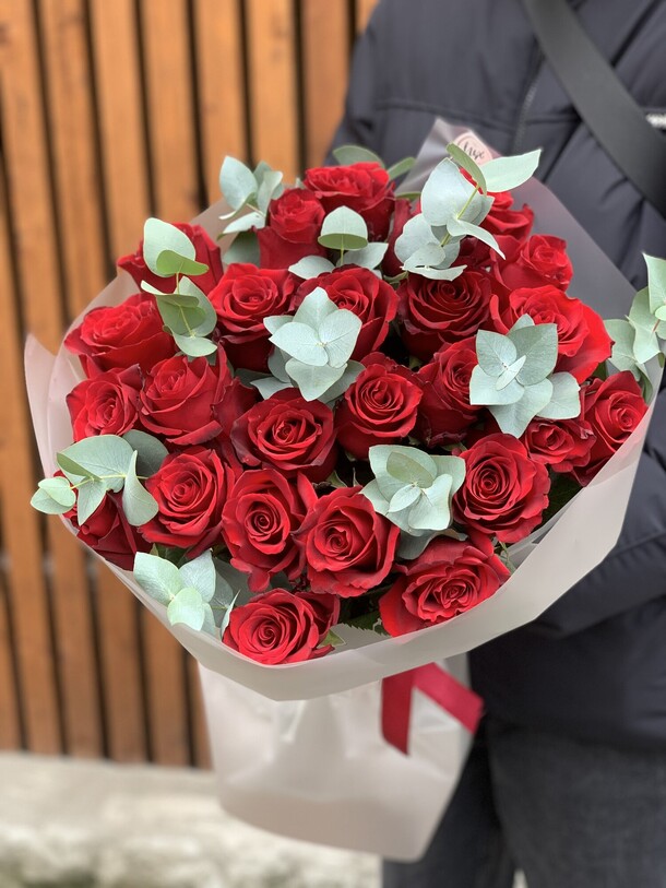 Букет цветов Красные розы за 11250₽ с доставкой в Москве от Cvetkoff_lux на Flawery