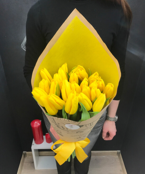Букет "яркий комплимент" за 6490₽ с доставкой в Москве от TWO K FLOWERS на Flawery