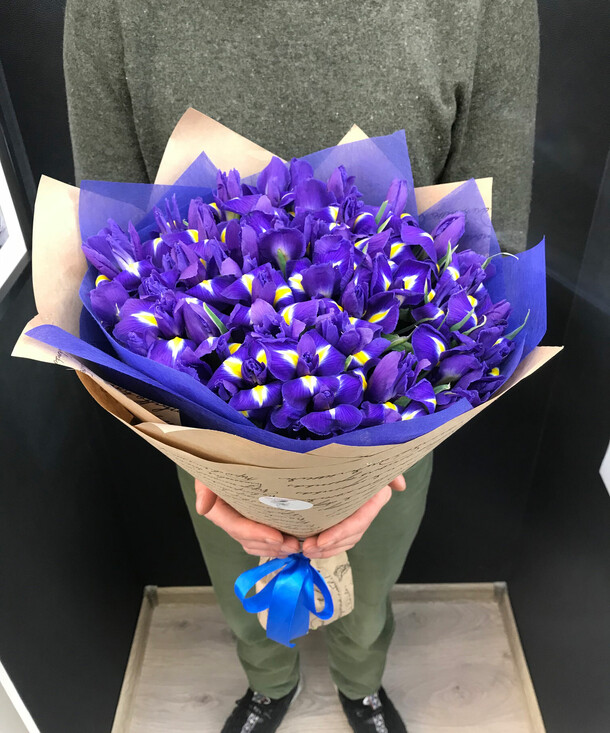 Букет "яркие ирисы" за 5850₽ с доставкой в Москве от TWO K FLOWERS на Flawery