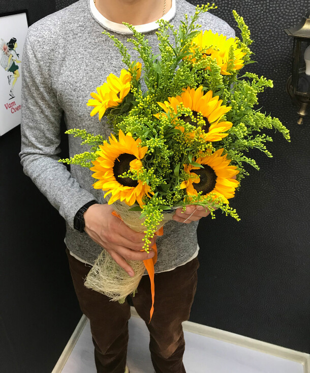 Букет цветов Яркий день за 3890₽ с доставкой в Москве от TWO K FLOWERS на Flawery