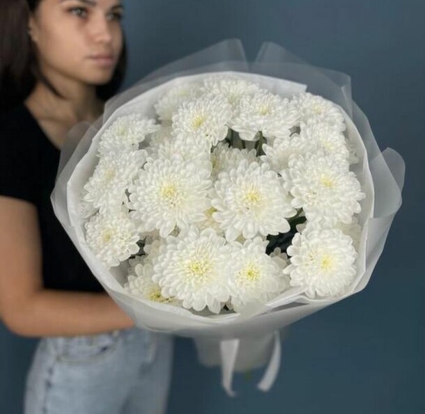 Букет из 5 белых кустовых хризантем за 1800₽ с доставкой в Москве от Flowers Dg на Flawery