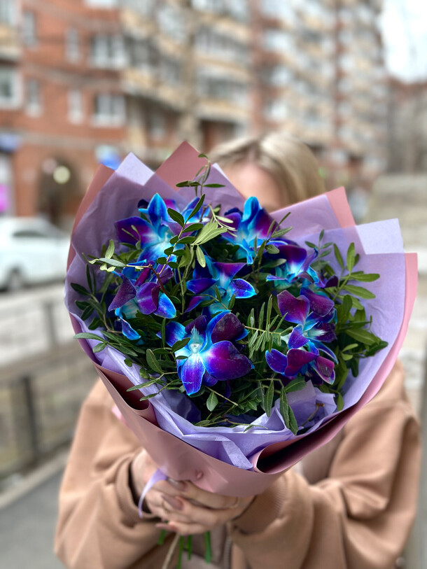 Букет цветов Космические орхидеи за 3500₽ с доставкой в Москве от Цветочная мастерская Ветер на Flawery
