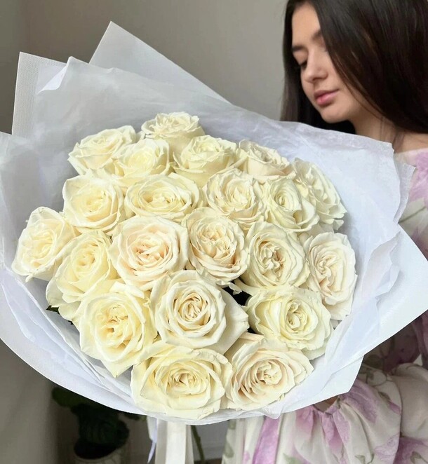 Букет цветов Белые розочки 21 шт за 18100₽ с доставкой в Москве от Lovely flowers на Flawery
