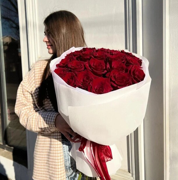 Букет цветов Розы красные 21 шт за 17000₽ с доставкой в Москве от Lovely flowers на Flawery