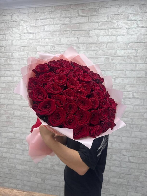 Букет из красных роз за 24000₽ с доставкой в Москве от Lovely flowers на Flawery