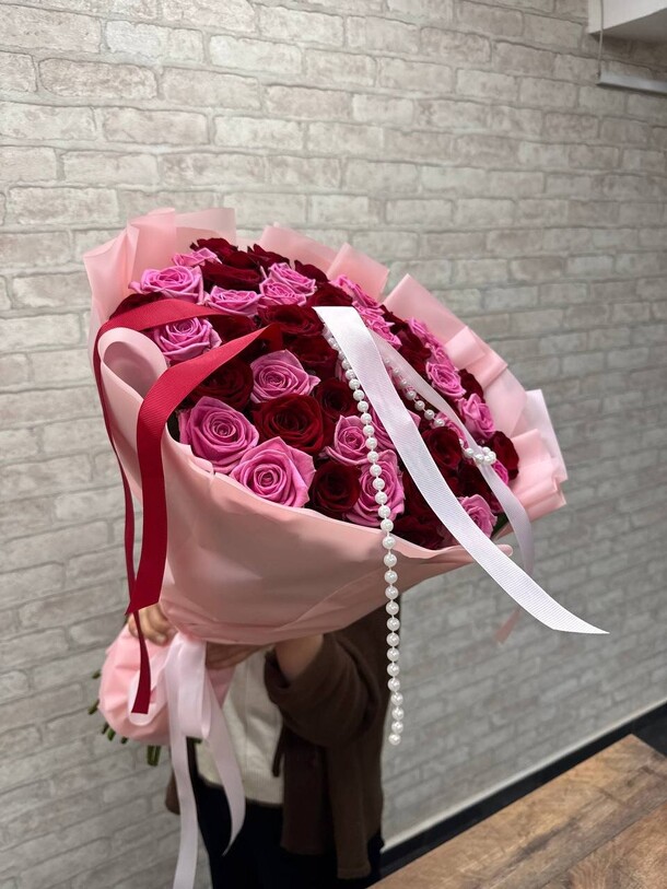 Букет цветов Яркий букет из роз за 24000₽ с доставкой в Москве от Lovely flowers на Flawery