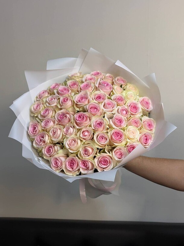 Букет из нежных роз за 24000₽ с доставкой в Москве от Lovely flowers на Flawery