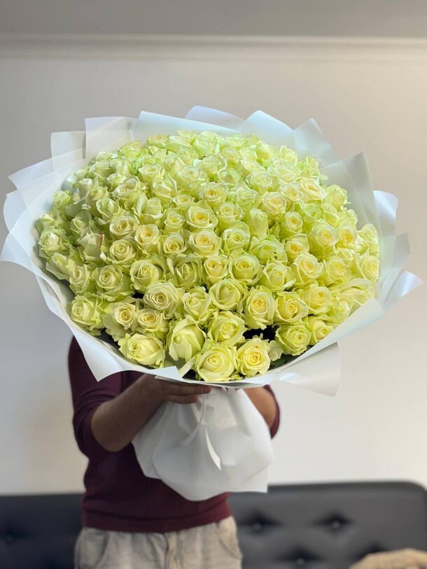 Букет из 101 белой розы за 31500₽ с доставкой в Москве от Lovely flowers на Flawery