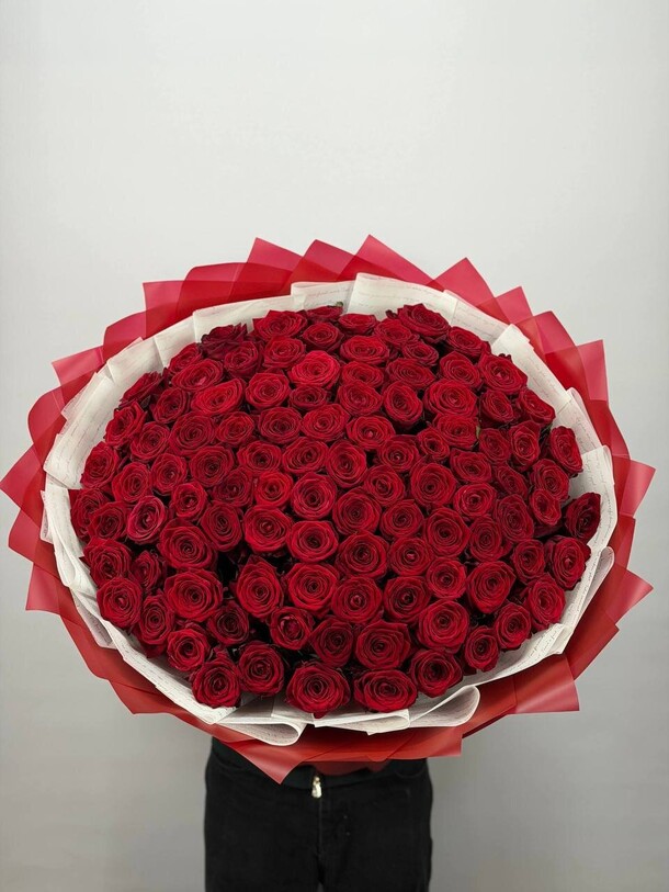 Букет из 101 красной розы за 31500₽ с доставкой в Москве от Lovely flowers на Flawery
