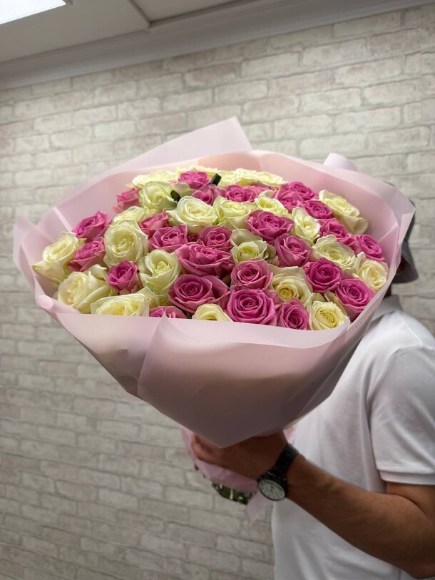 Букет микс из роз за 24000₽ с доставкой в Москве от Lovely flowers на Flawery