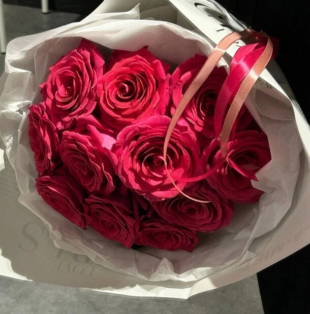 Букет из 11 розочек за 19860₽ с доставкой в Москве от Adorable flowers на Flawery