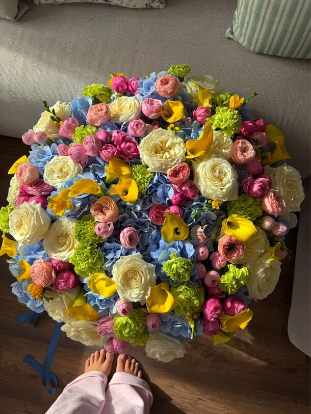 Букет цветов Дофаминовая композиция за 76500₽ с доставкой в Москве от Adorable flowers на Flawery