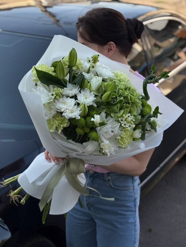 Букет с лилиями за 31500₽ с доставкой в Москве от Adorable flowers на Flawery