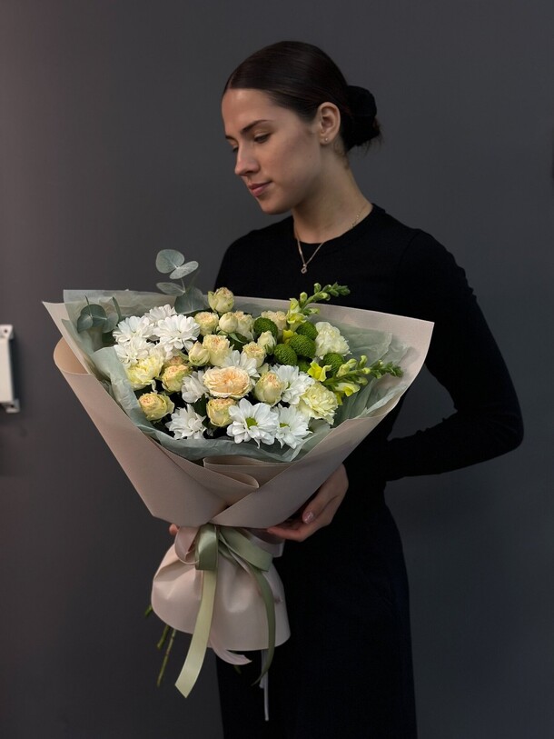 Букет с кустовыми розочками за 18300₽ с доставкой в Москве от Adorable flowers на Flawery