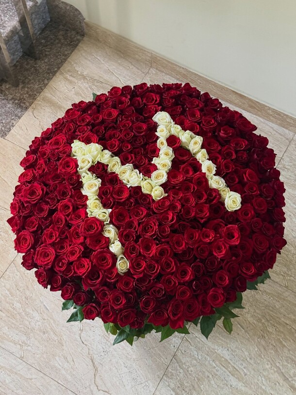 Букет цветов Корзина из 201 розы за 95500₽ с доставкой в Москве от Adorable flowers на Flawery