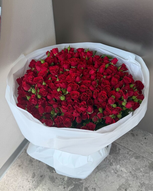 Букет из кустовых роз за 45500₽ с доставкой в Москве от Adorable flowers на Flawery