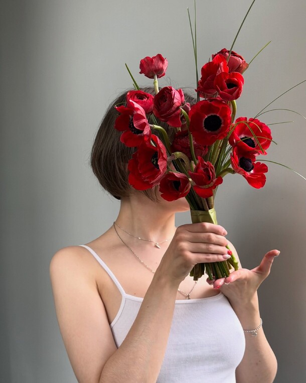 Букет красных анемонов за 33500₽ с доставкой в Москве от Adorable flowers на Flawery