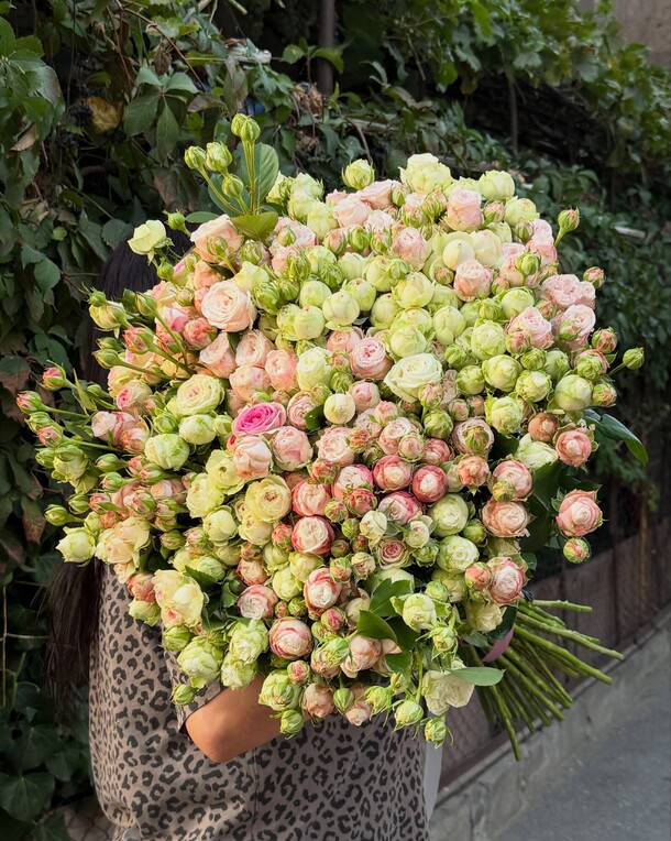 Букет из кустовых роз за 65500₽ с доставкой в Москве от Adorable flowers на Flawery