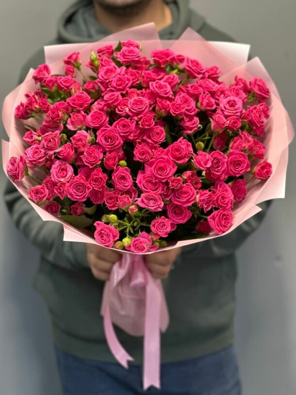 Букет из 29 кустовых роз за 7990₽ с доставкой в Москве от Ателье Цветов на Flawery