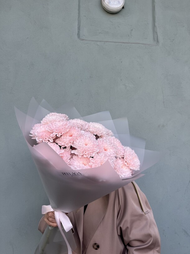 Хризантемы нежно розовые 💕🌸, артикул F1414180 - 2999 рублей, доставка по городу. Flawery - доставка цветов