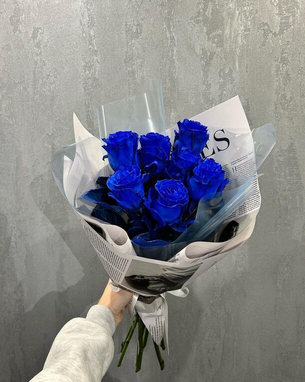 Букет 7 💙синих роз💙, артикул F1314569 - 3295 рублей, доставка по городу. Flawery - доставка цветов