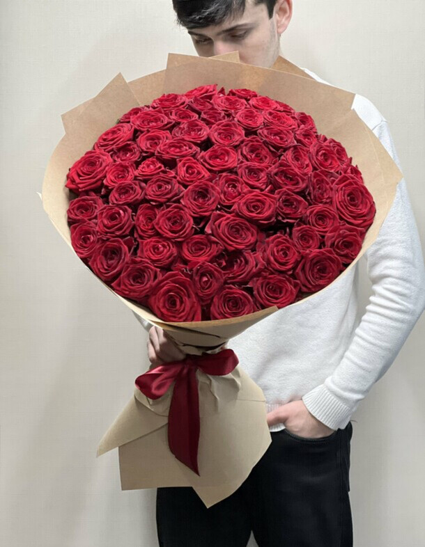 Букет цветов 51 роза 70 см 🌹 за 12900₽ с доставкой в Москве от FLORAPARADISE.BM на Flawery