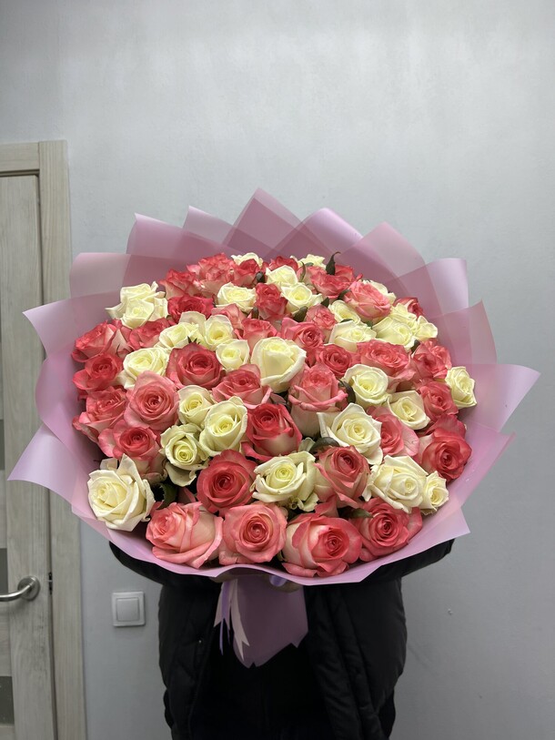 Букет цветов 59 роза микс за 14500₽ с доставкой в Москве от FLORAPARADISE.BM на Flawery