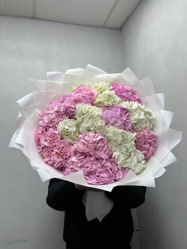 Букет из 15 гортензии микс за 10490₽ с доставкой в Москве от FLORAPARADISE.BM на Flawery