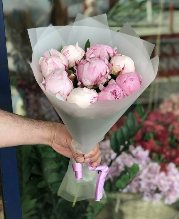 Букет из 9 пионов сара, артикул F1422957 - 9990 рублей, доставка по городу. Flawery - доставка цветов