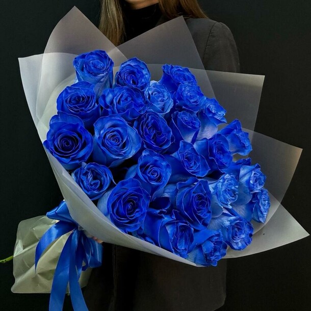 Букет синие розы 25 шт (мб 127) за 18863₽ с доставкой в Москве от Freedom Flowers на Flawery