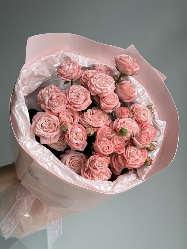 Букет из кустовой розы (5 шт) за 3250₽ с доставкой в Москве от ДЕКОР на Flawery